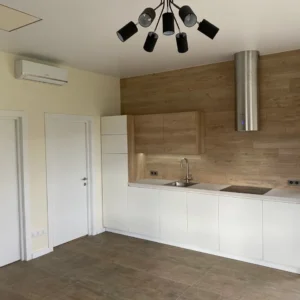 JI_dFfbvWcpJwMZborM5KB6rPQbALi03